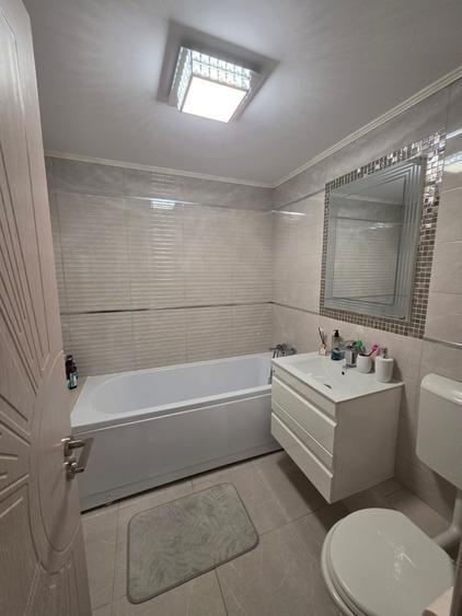 Apartament cu 3 camere decomandat în Berceni