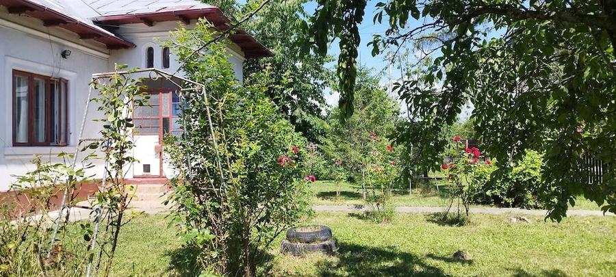 Casă cu 4 camere cu Teren 1400 Mp în Cerșani