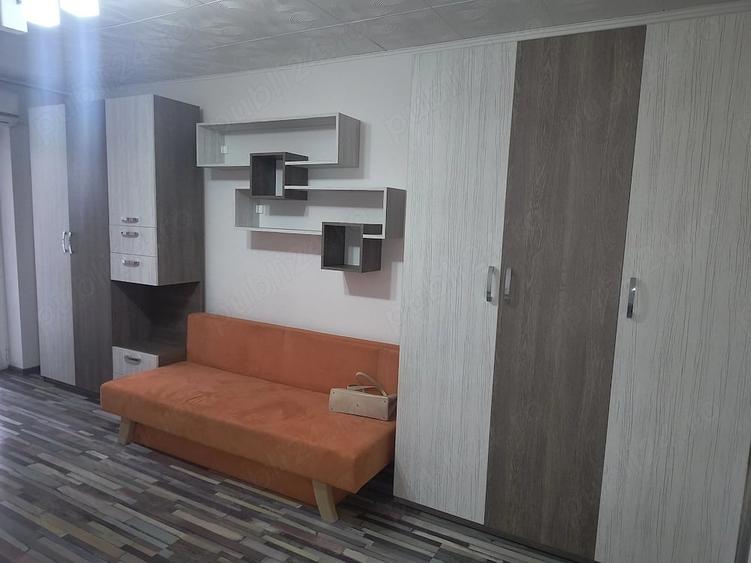 Garsonieră decomandată în Central