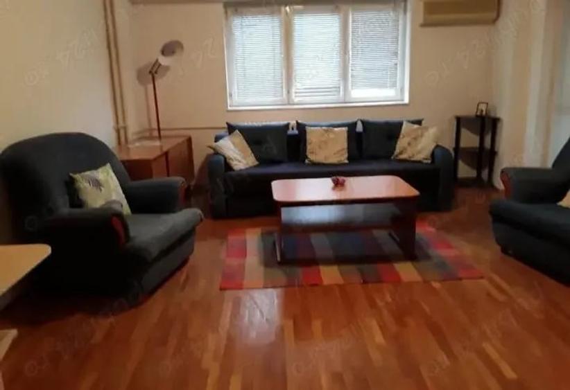 Apartament cu 3 camere decomandat, mobilat în Nerva Traian