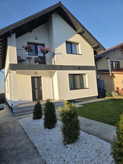Casă cu Teren 445 Mp în Bănești