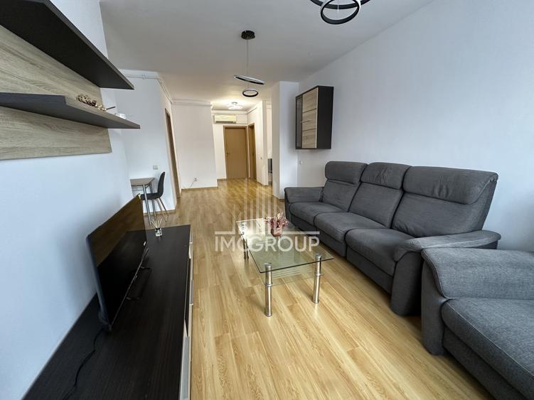 Apartament cu 3 camere semidecomandat, mobilat în Semicentral
