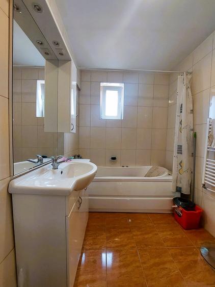 Apartament cu 2 camere decomandat în Zorilor