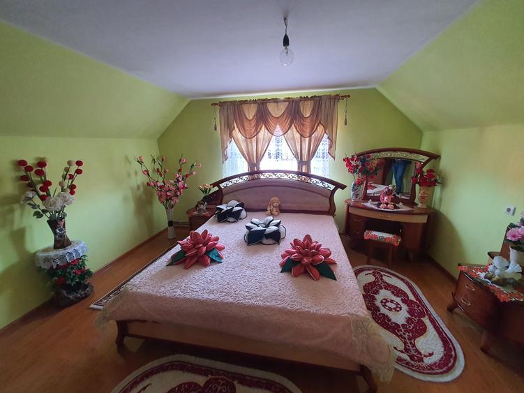 Casă individuală cu 4 camere cu Garaj în Teliu