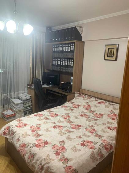 Apartament cu 4 camere decomandat în Central