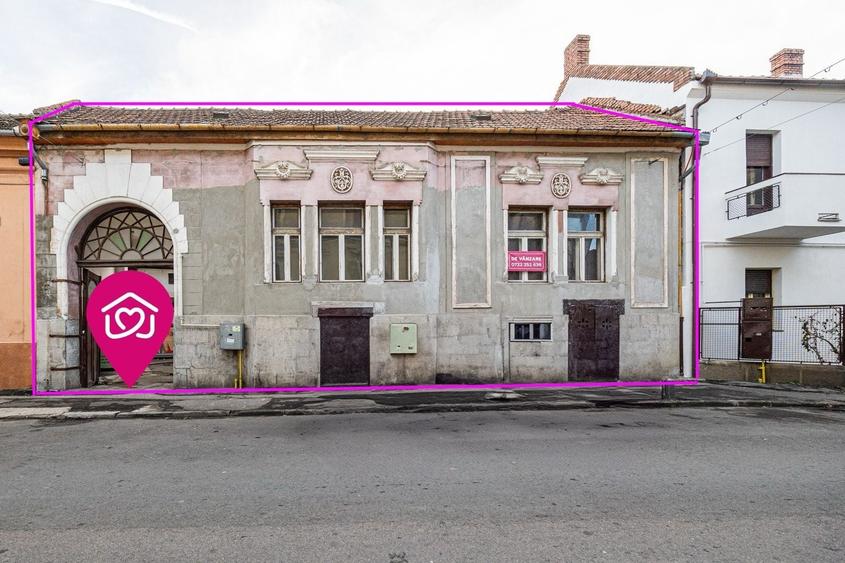 Casă individuală cu 12 camere cu Canalizare în Central