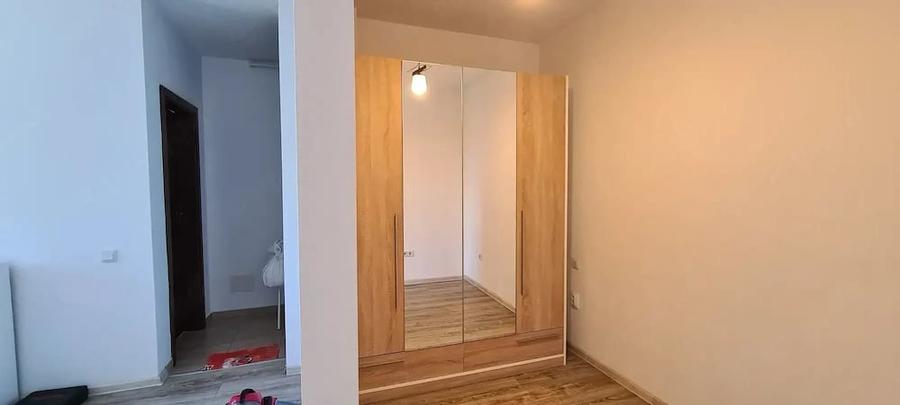 Garsonieră decomandată în 1 Decembrie