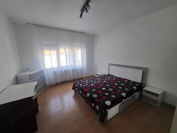 Apartament cu 3 camere semidecomandat în Intim