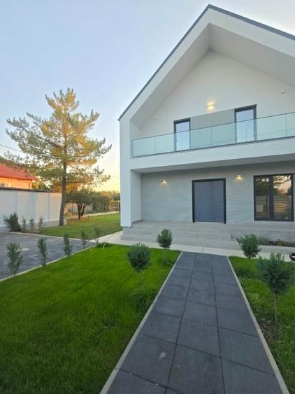 Casă individuală cu 5 camere cu Garaj în Crevedia