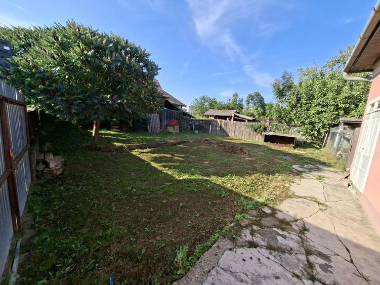 Casă cu 4 camere în Iara