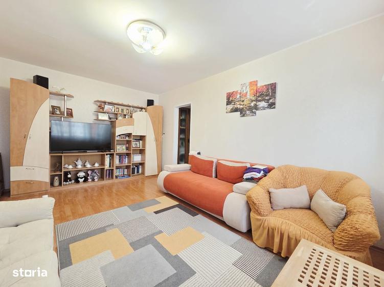 Apartament cu 3 camere semidecomandat, mobilat în Micro 16
