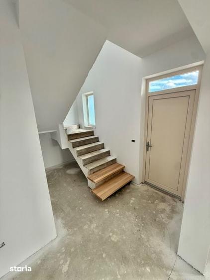 Casă cu 5 camere cu Teren 480 Mp în Horodnic