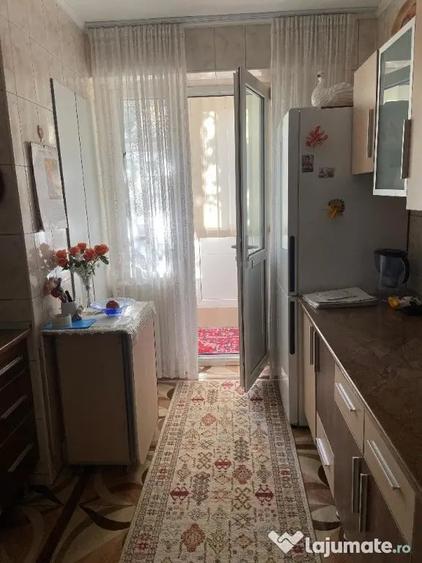 Apartament cu 3 camere decomandat în Plantelor