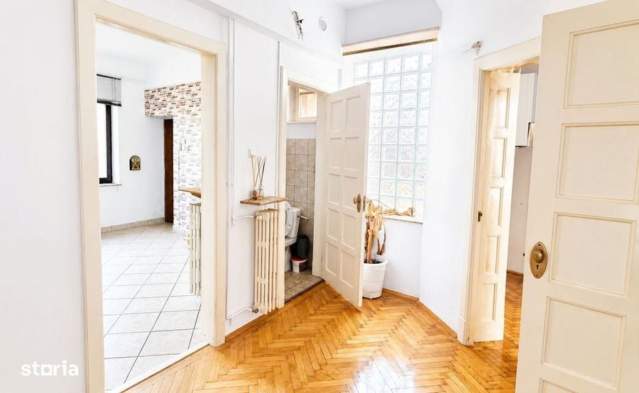 Apartament cu 4 camere în Rosetti