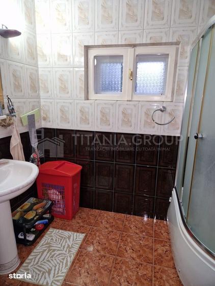 Casă cu 5 camere cu Canalizare în Central