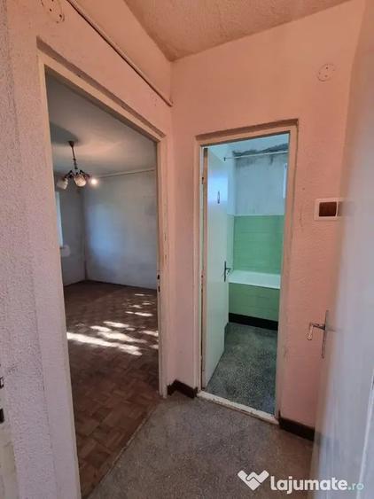 Apartament cu 2 camere semidecomandat în City Park Mall