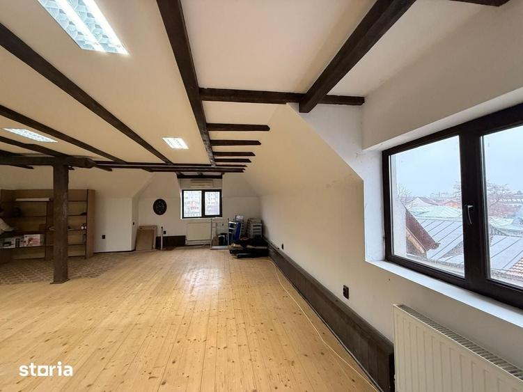 Casă cu 5 camere cu Teren 155 Mp în Central