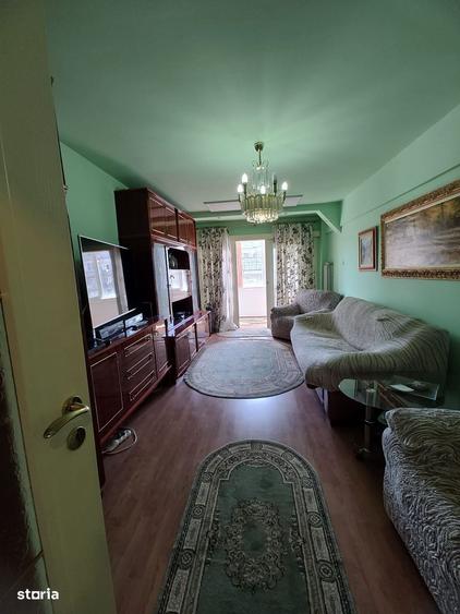 Apartament cu 4 camere decomandat în Decebal