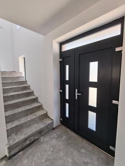 Duplex cu 4 camere cu Canalizare în Dumbrăvița