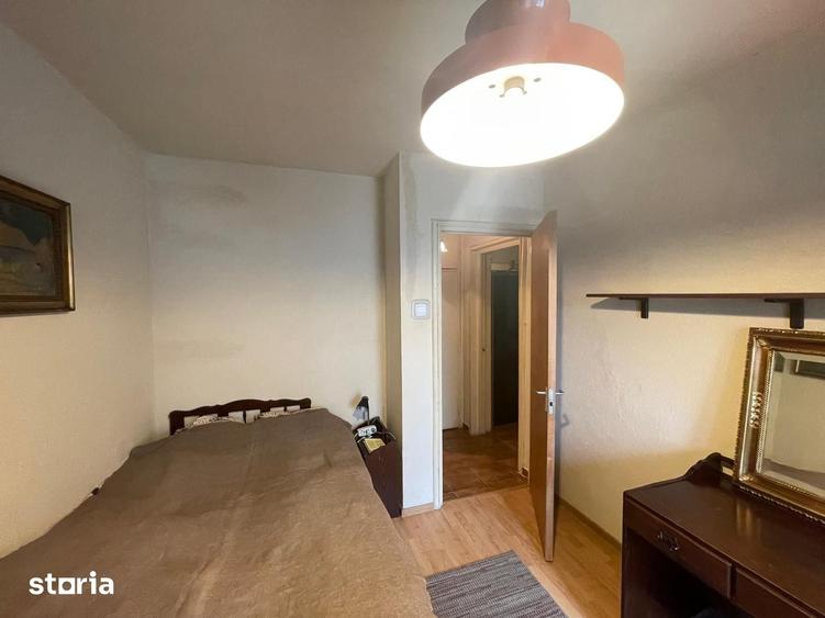 Apartament cu 4 camere decomandat în Drumul Taberei