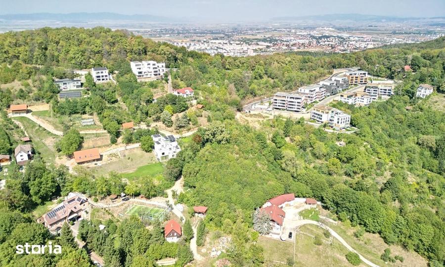 Teren de 2300 mp, în Schei