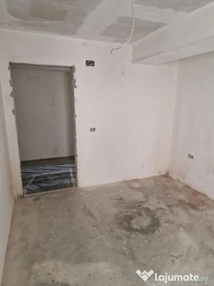 Apartament cu 3 camere decomandat în George Enescu