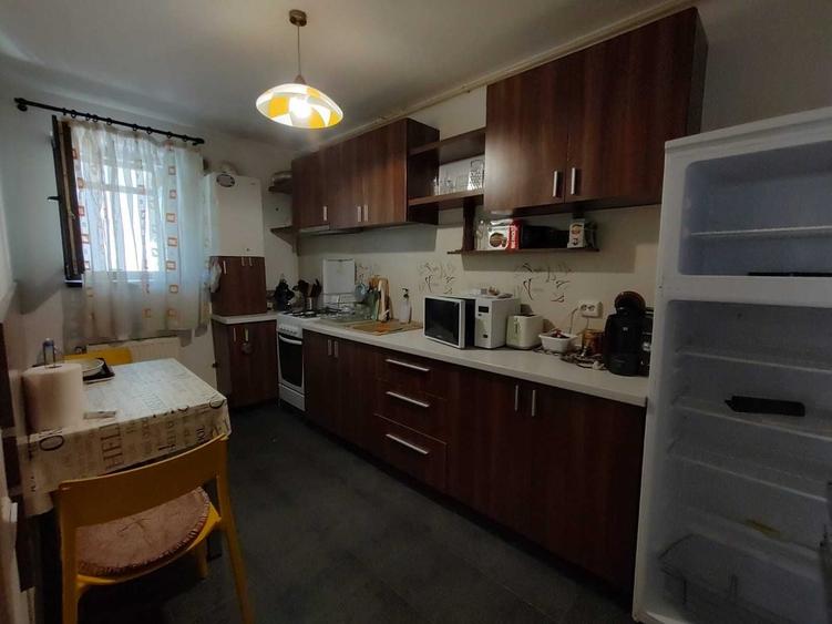 Apartament cu 2 camere decomandat în Jiului