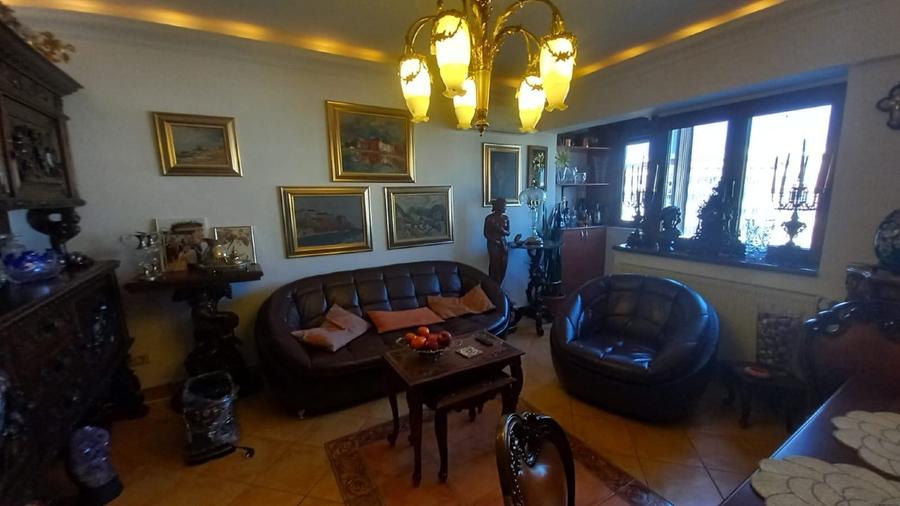 Apartament cu 4 camere decomandat, mobilat în Iancului