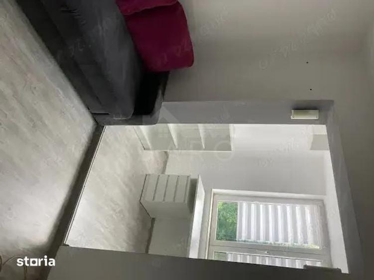 Apartament cu 3 camere semidecomandat în 22 Decembrie 1989