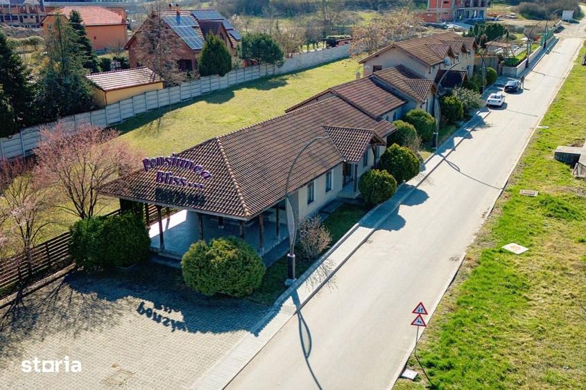 Casă cu 10 camere cu Teren 2000 Mp în Central