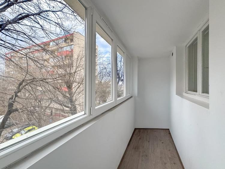 Apartament cu 3 camere semidecomandat în Olteniței