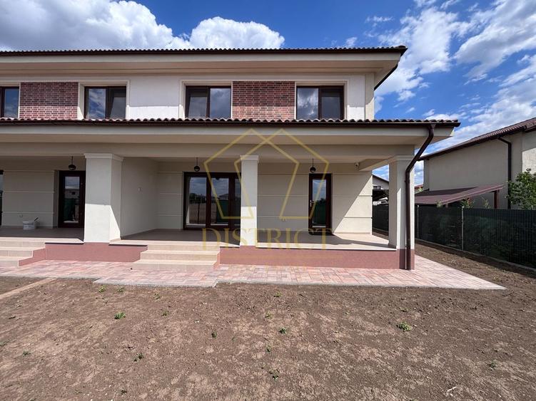 Duplex cu 5 camere cu Canalizare în Dumbrăvița