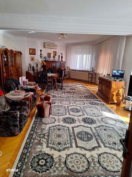 Casă cu 4 camere cu Teren 580 Mp în Central