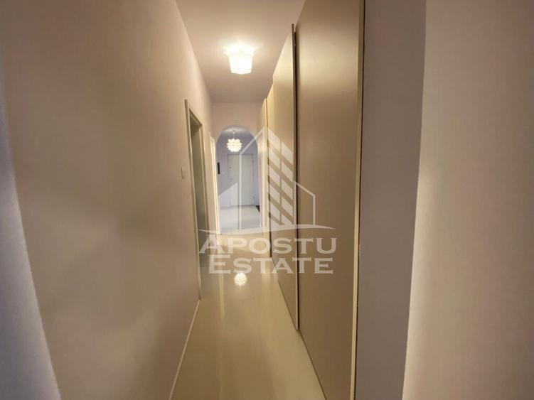 Apartament cu 4 camere decomandat, mobilat în Central