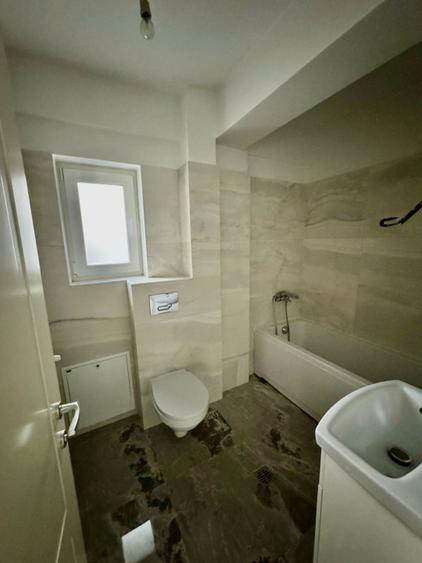 Apartament cu 2 camere decomandat în Baza 3