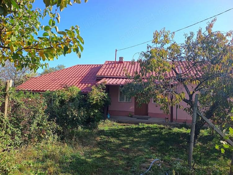Casă cu 2 camere cu Teren 3630 Mp în Budești