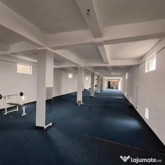 Spațiu comercial, de 900 mp, în Central