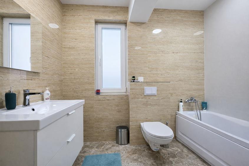 Casă individuală cu 5 camere cu Canalizare în Tunari