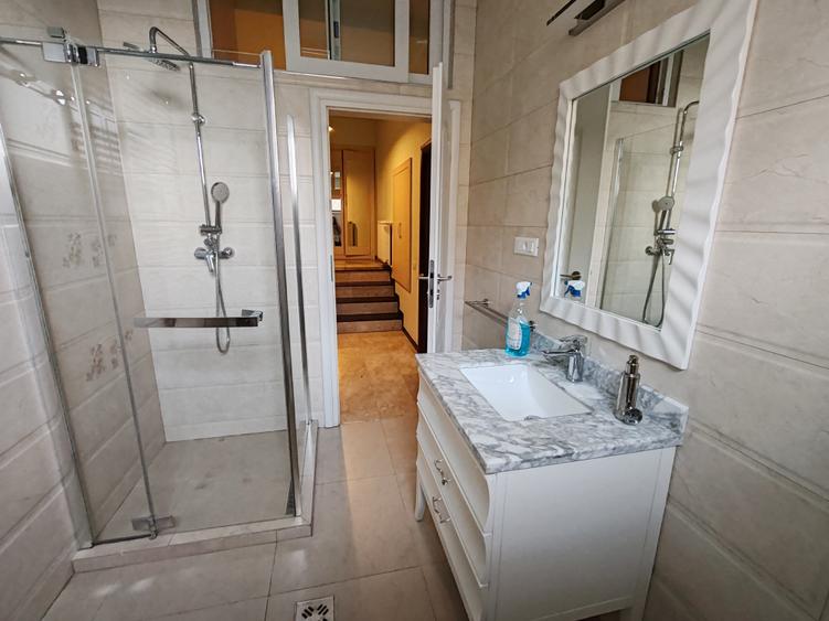 Apartament cu 2 camere semidecomandat, mobilat în Central