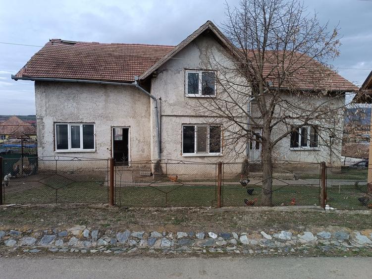 Casă cu 4 camere în Luncani