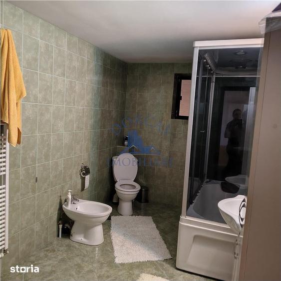 Casă cu 9 camere cu Teren 741 Mp în Central