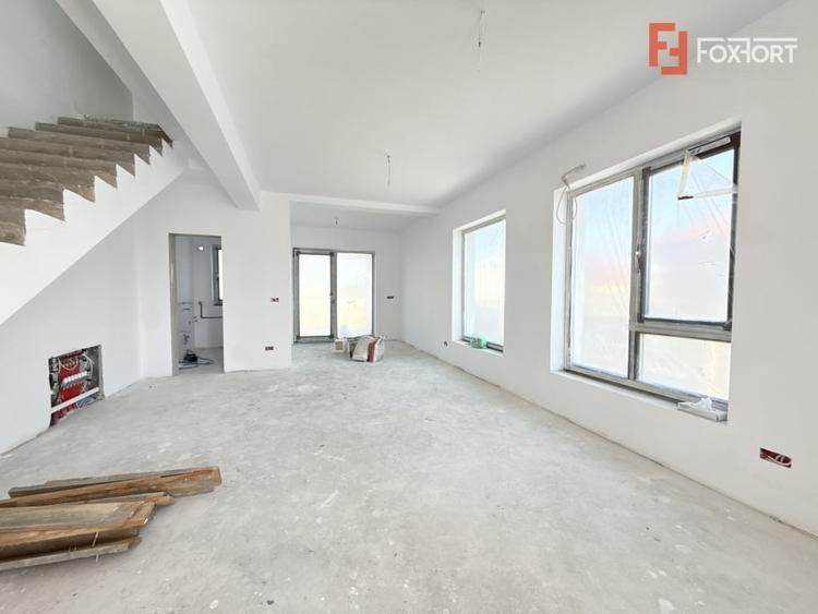 Duplex cu 4 camere cu Canalizare în Săcălaz