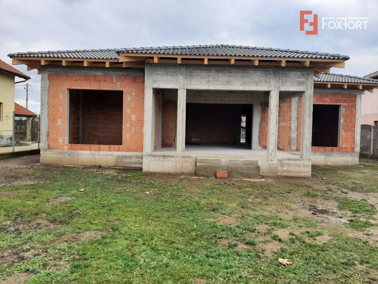 Casă individuală cu 5 camere cu Canalizare în Dumbrăvița