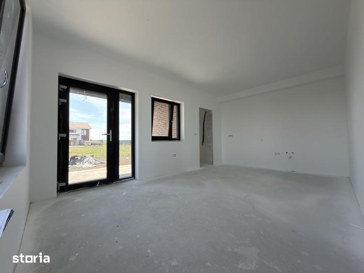 Casă cu 5 camere cu Teren 277.5 Mp în Bucovina