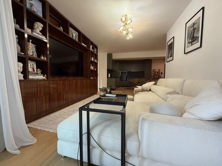 Apartament cu 3 camere decomandat în Pipera