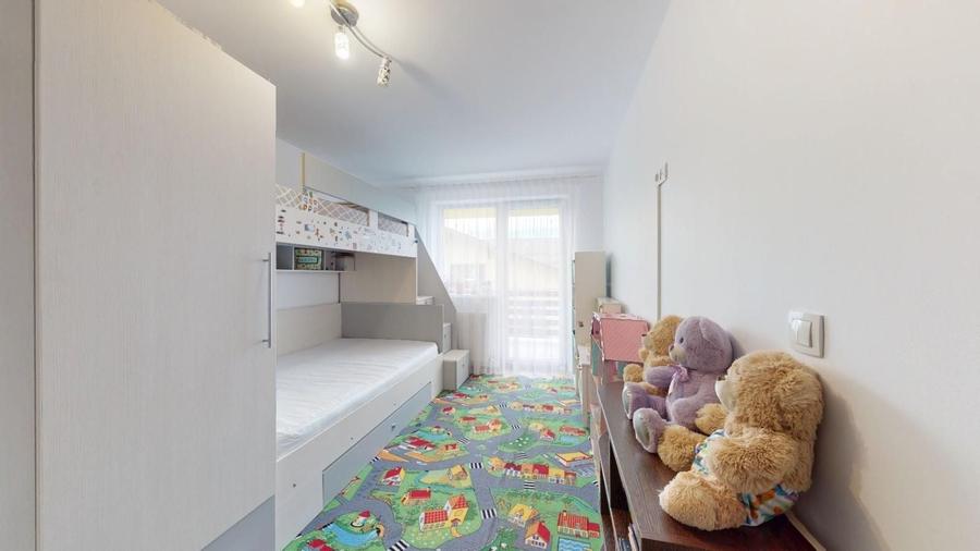 Apartament cu 3 camere decomandat în Sânpetru