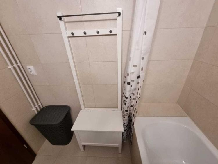 Apartament cu 3 camere decomandat, mobilat în Crângași
