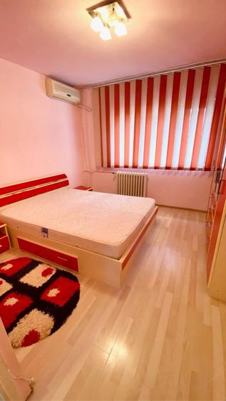Garsonieră decomandată în Titan