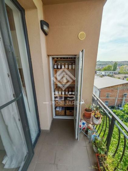 Apartament cu 3 camere decomandat în Sud