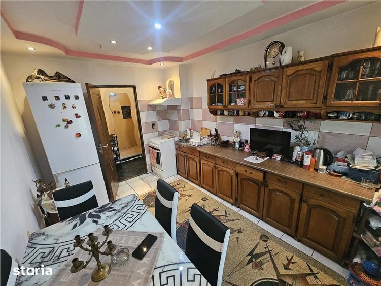 Apartament cu 3 camere, mobilat în Central